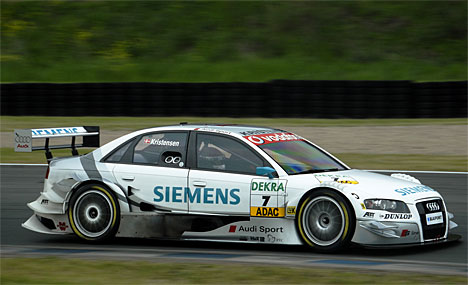 Tom Kristensen kunne som eneste Audi-kører byde Mercedes-tropperne trods i DTM-kvalifikationen på Oschersleben. Danskeren starter - for andet år i træk - i pole på banen.