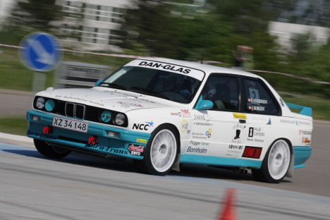 1 vinderne Preben Andersen og Jesper Borgen i deres veloplagte BMW M3