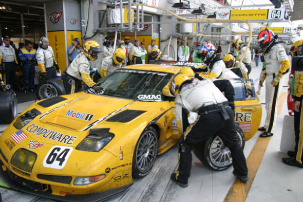 Det er en Corvette som denne Michael Outzen skal køre DEC i på lørdag