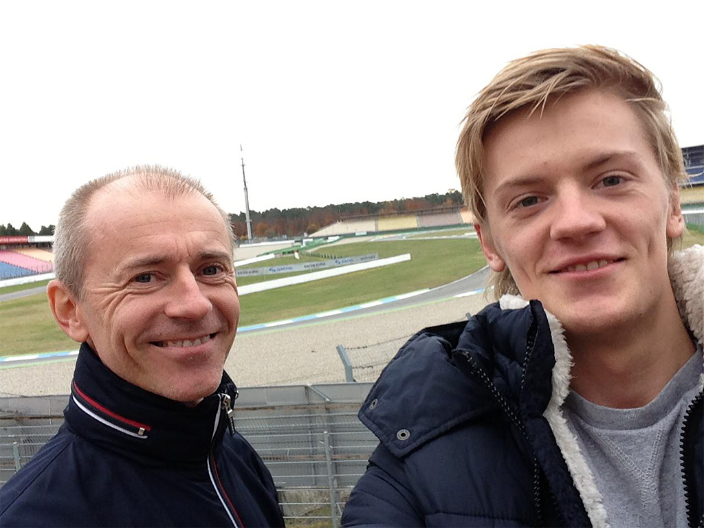 enrik Jacobsen og Nicolaj Jacobsen der står i Sachs svinget og glæder sig til testen
