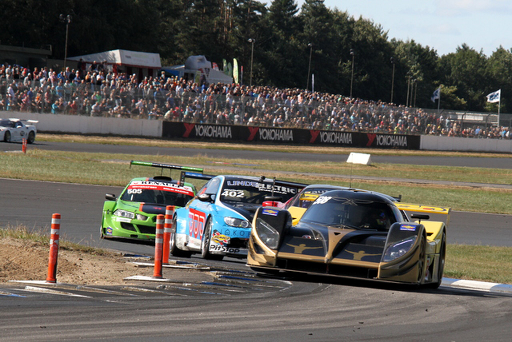 Dennis Holbæk fik et flot heat 3, og det store publikum fik noget godt race..
(Foto: Keld O. Dohm)